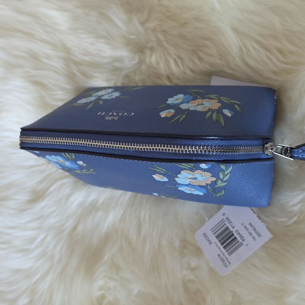 Adorable NWT Coach Tossed Daisy Dark Periwinkle Zippered Cosmetics Case ππΌππ - Picture 5 of 13